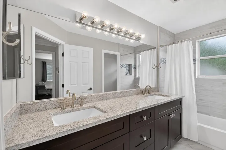 Full Bath For Guest Bedrooms 3, 4 & 5 *AI Enhanced