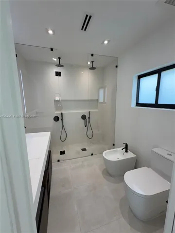 Junior Master En-Suite Bathroom