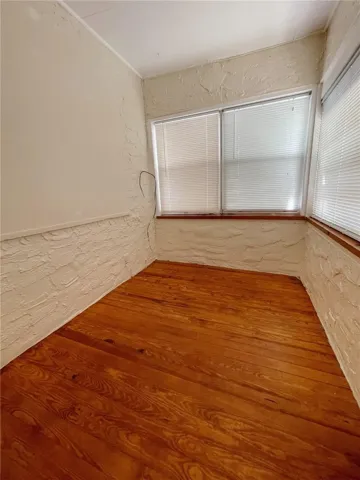 FRONT OFFICE/DEN