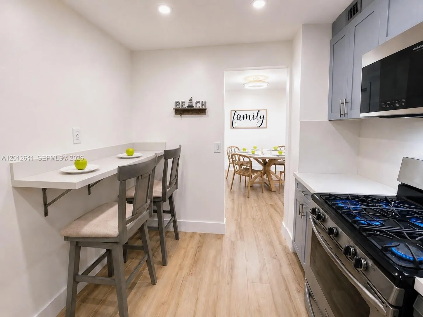 SPACIOUS EAT-IN KITCHEN
