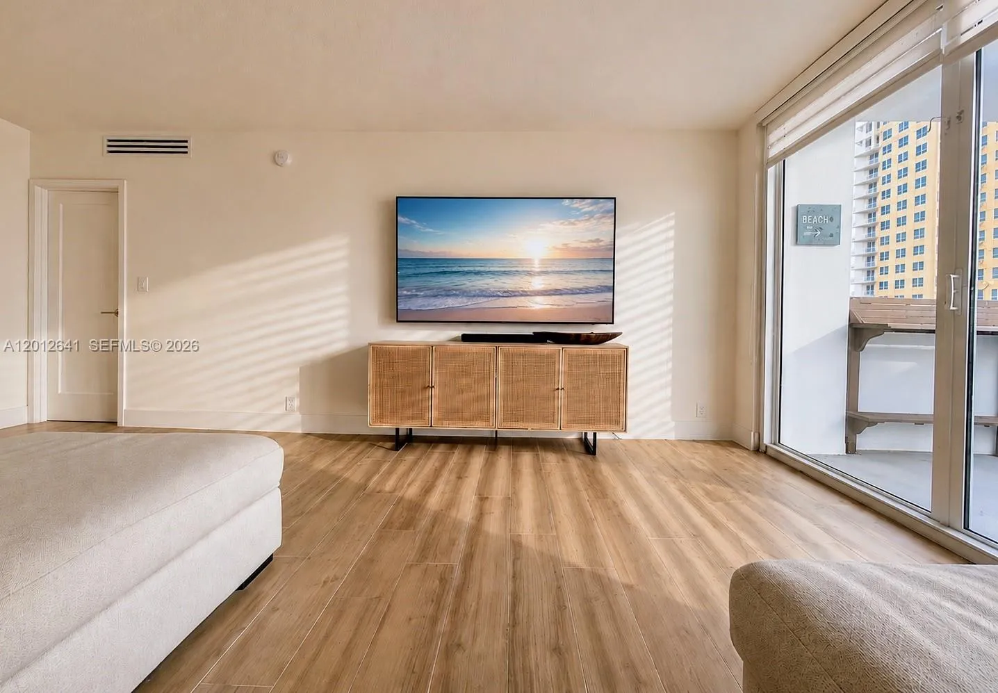 LIVING ENTERTAINING AREA WITH EASY ACCESS OCEANVIEW TERRACE