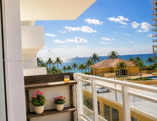 ENJOY PRIME OCEANSIDE STEPS-TO-THE-BEACH LOCATION AND FULL-SUNNY OPEN-AIR FLOATING TERRACE VIEWS