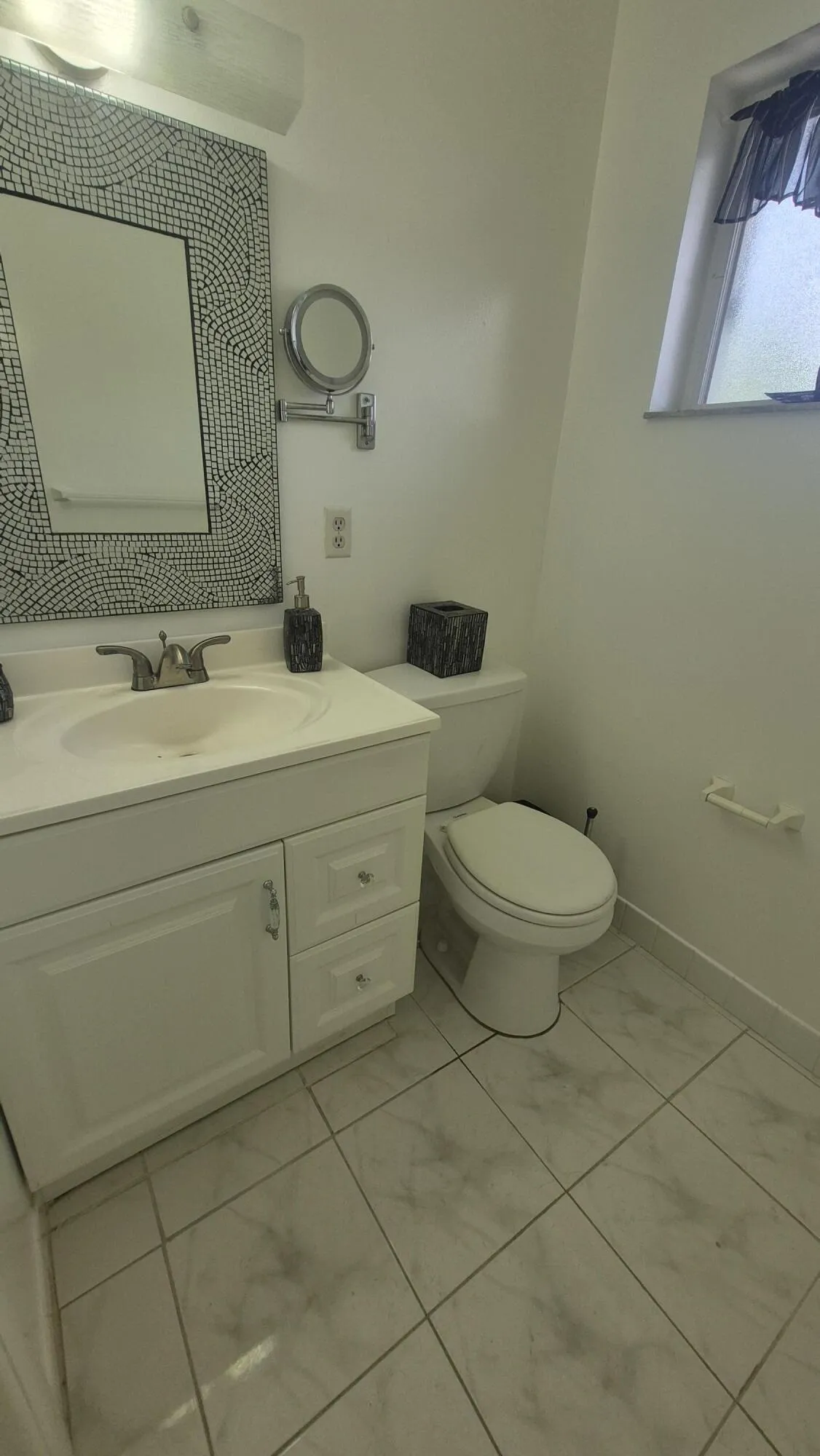 Guess bathroom
