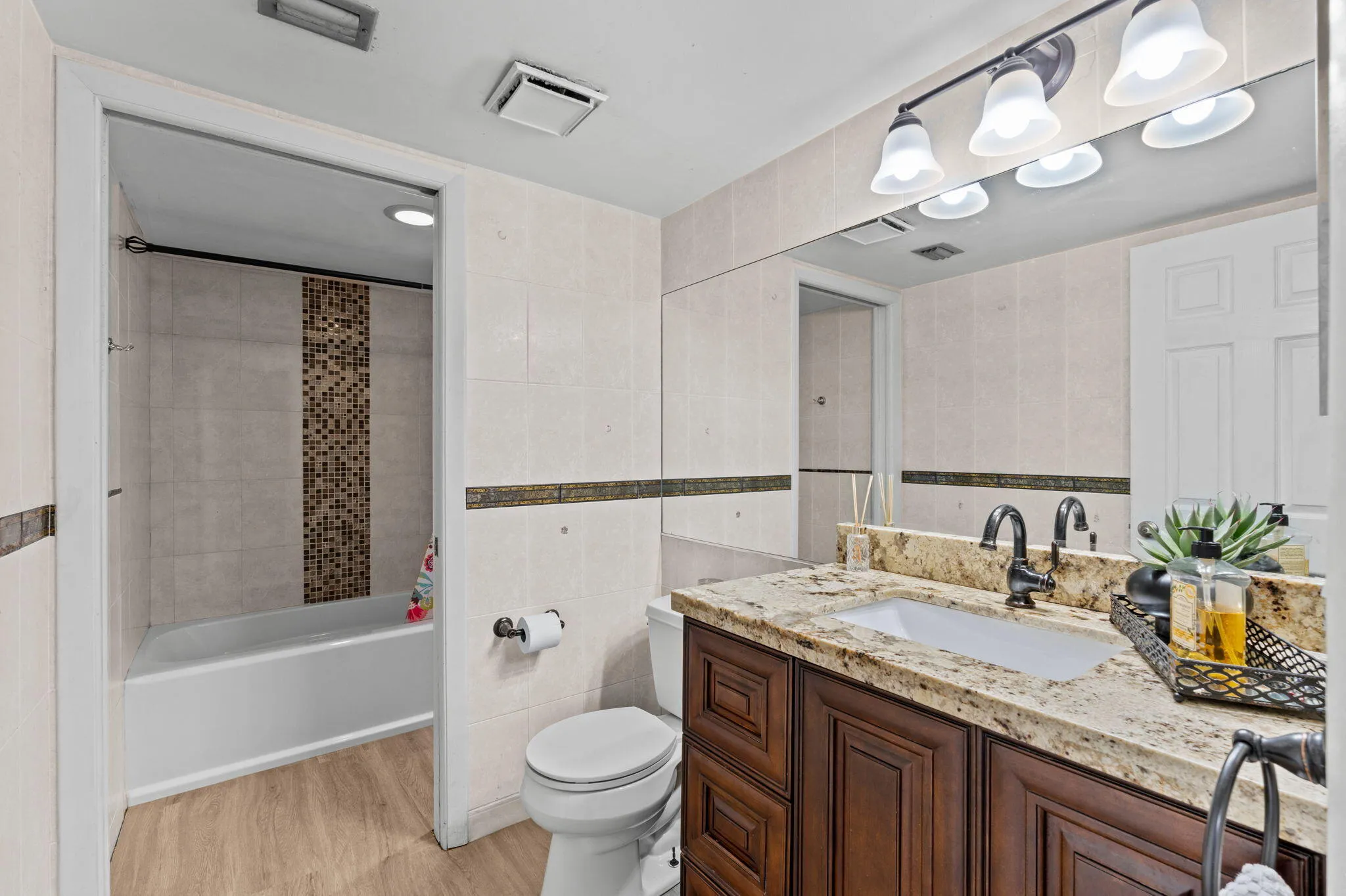 22-web-or-mls-A7406206