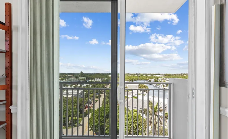 Intracoastal and city views
