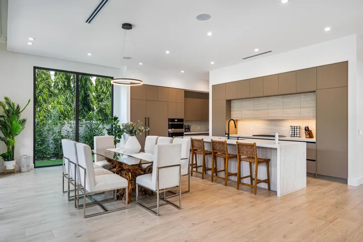 Stylish chef’s kitchen featuring sleek finishes and premium appliances.