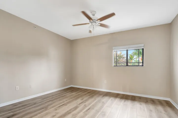 Upstairs Master Suite 1