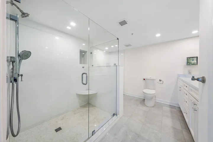PRINCIPAL BATHROOM