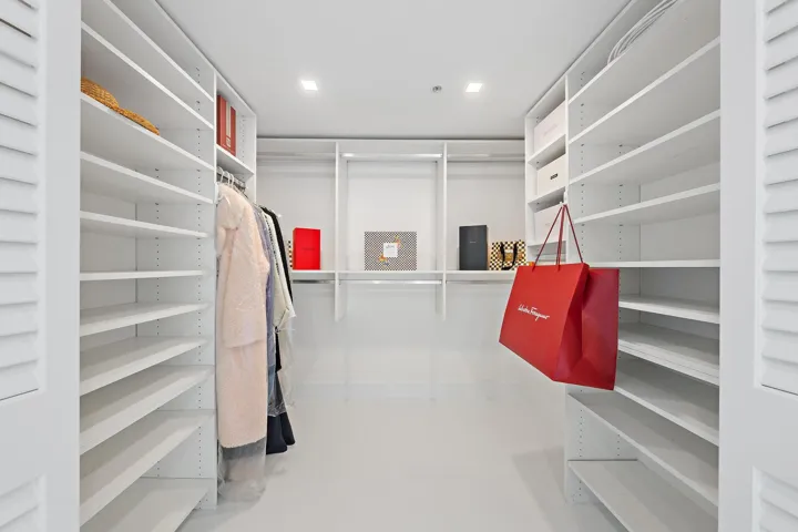 HUGE WALK-IN CLOSET
