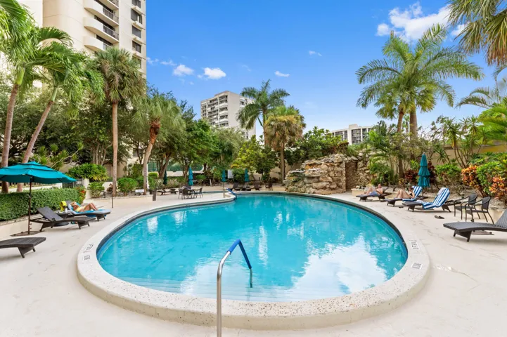 RESORT POOL