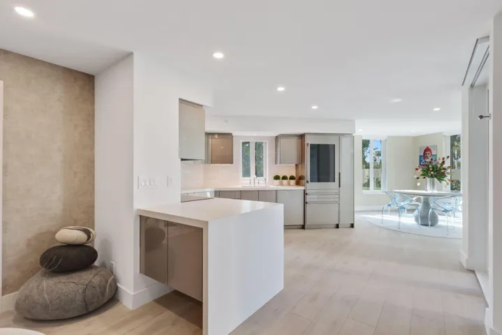 100 Southeast 5th Avenue - 24.jpg-SMALL