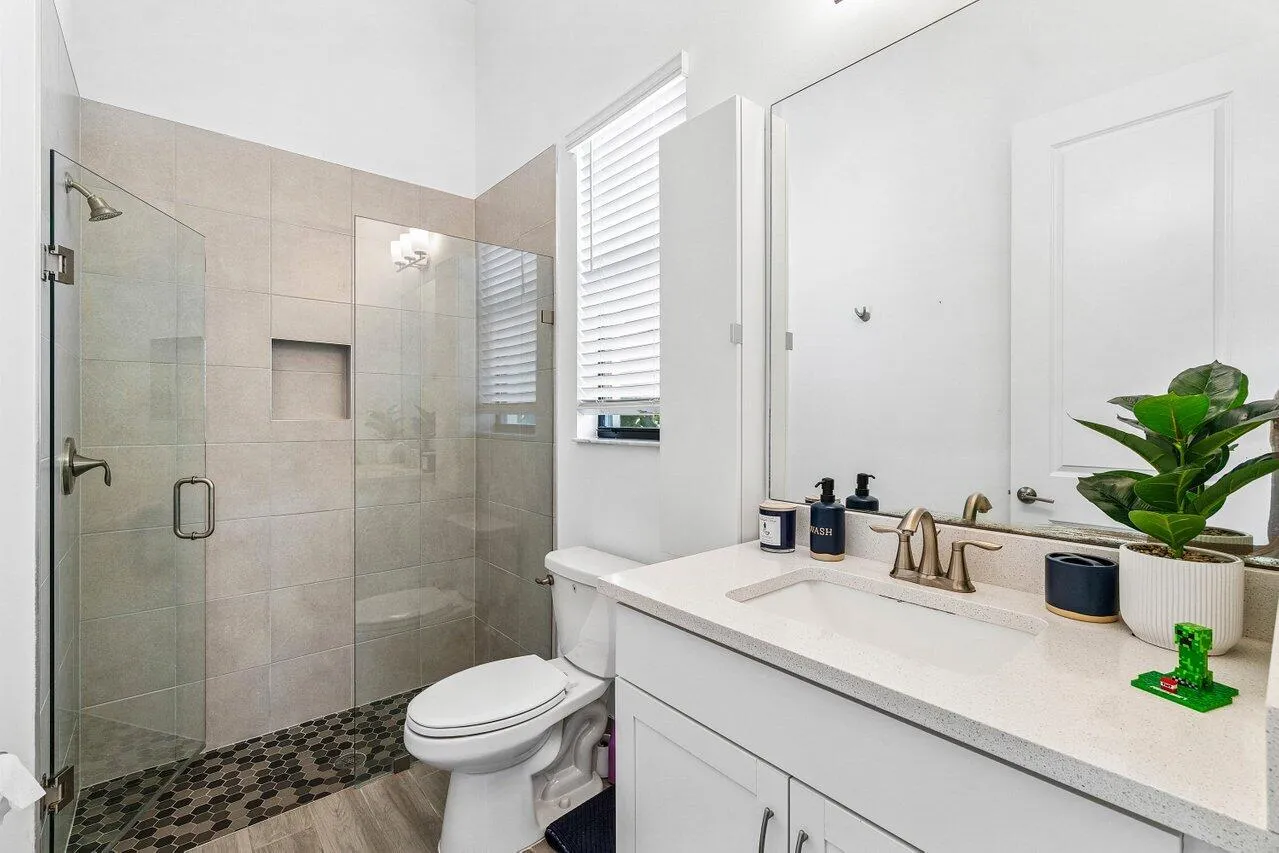 En-Suite Bedroom 2 Bathroom