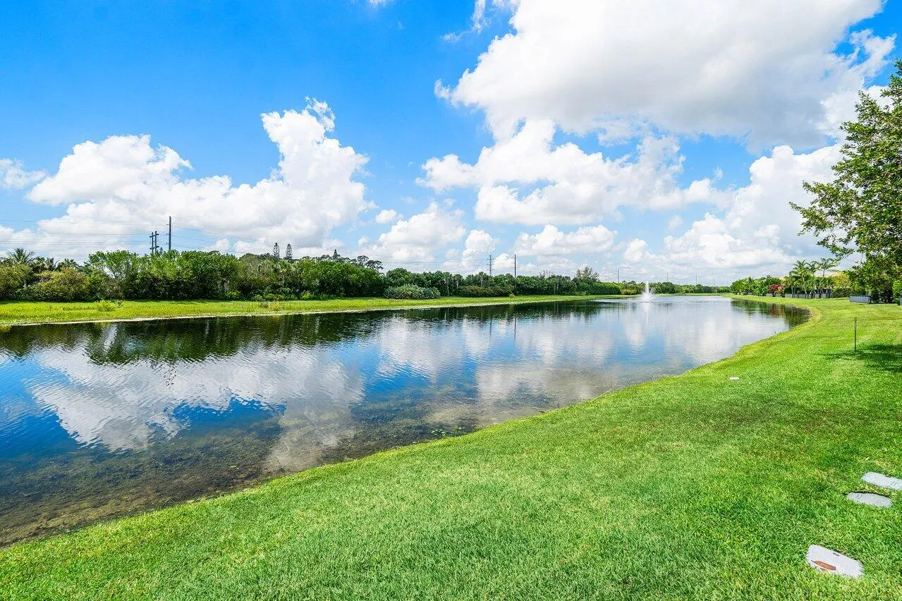 050-8795GrandPrixLane-BoyntonBeach-FL-33