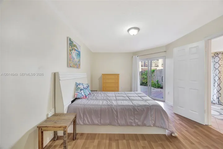 Photo 33