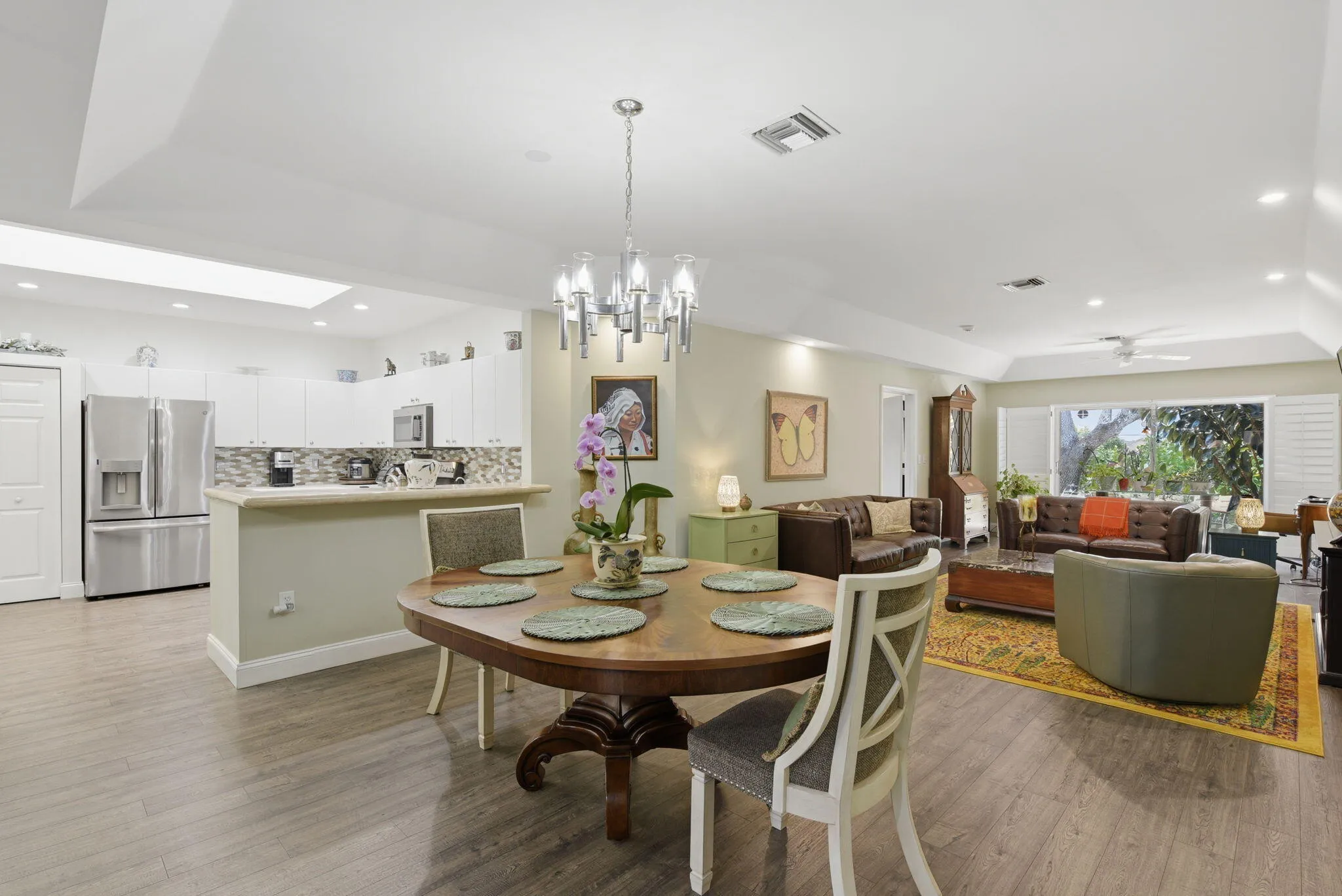 Kitchen, dining, living room combo.