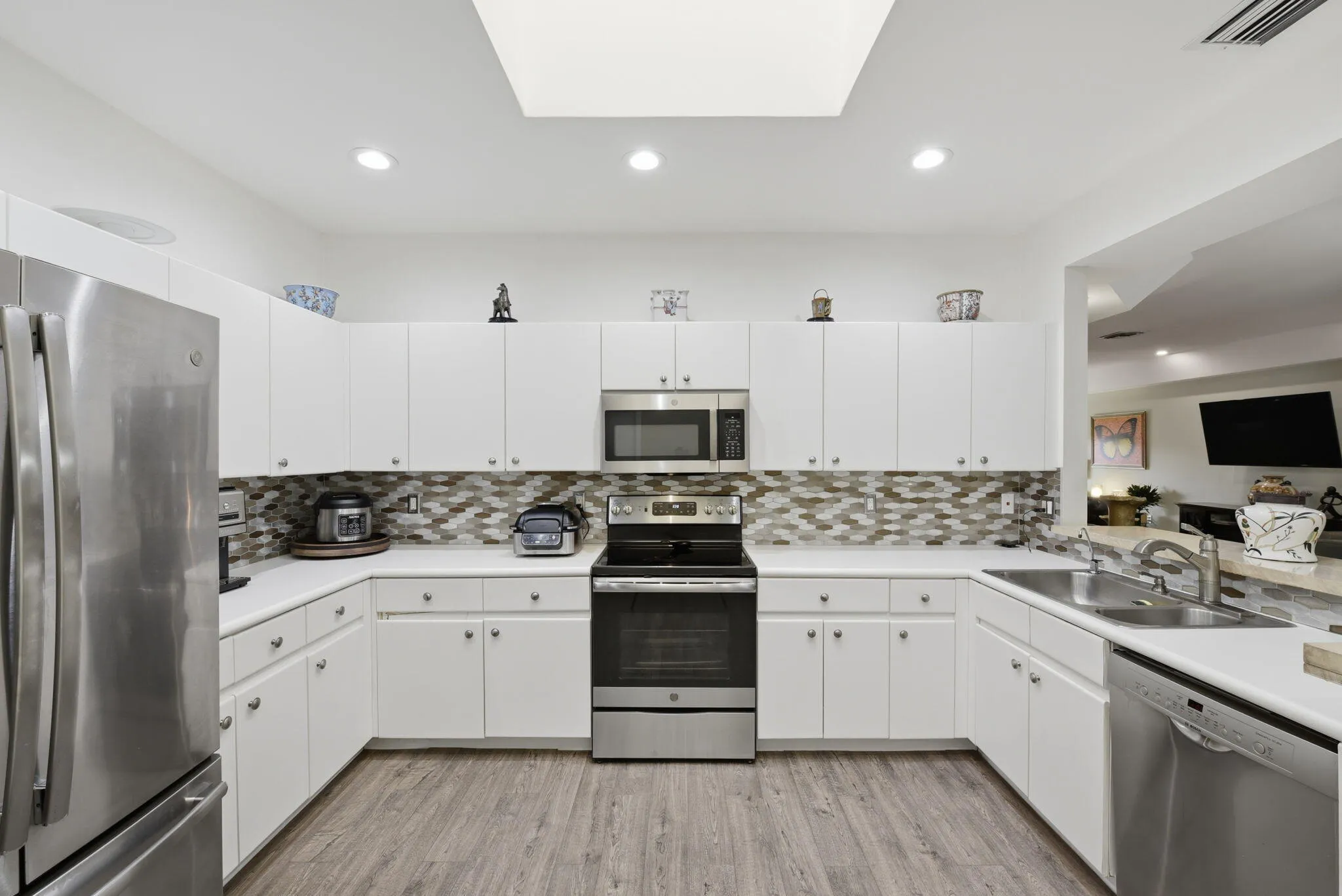 Bright, open, and inviting kitchen.