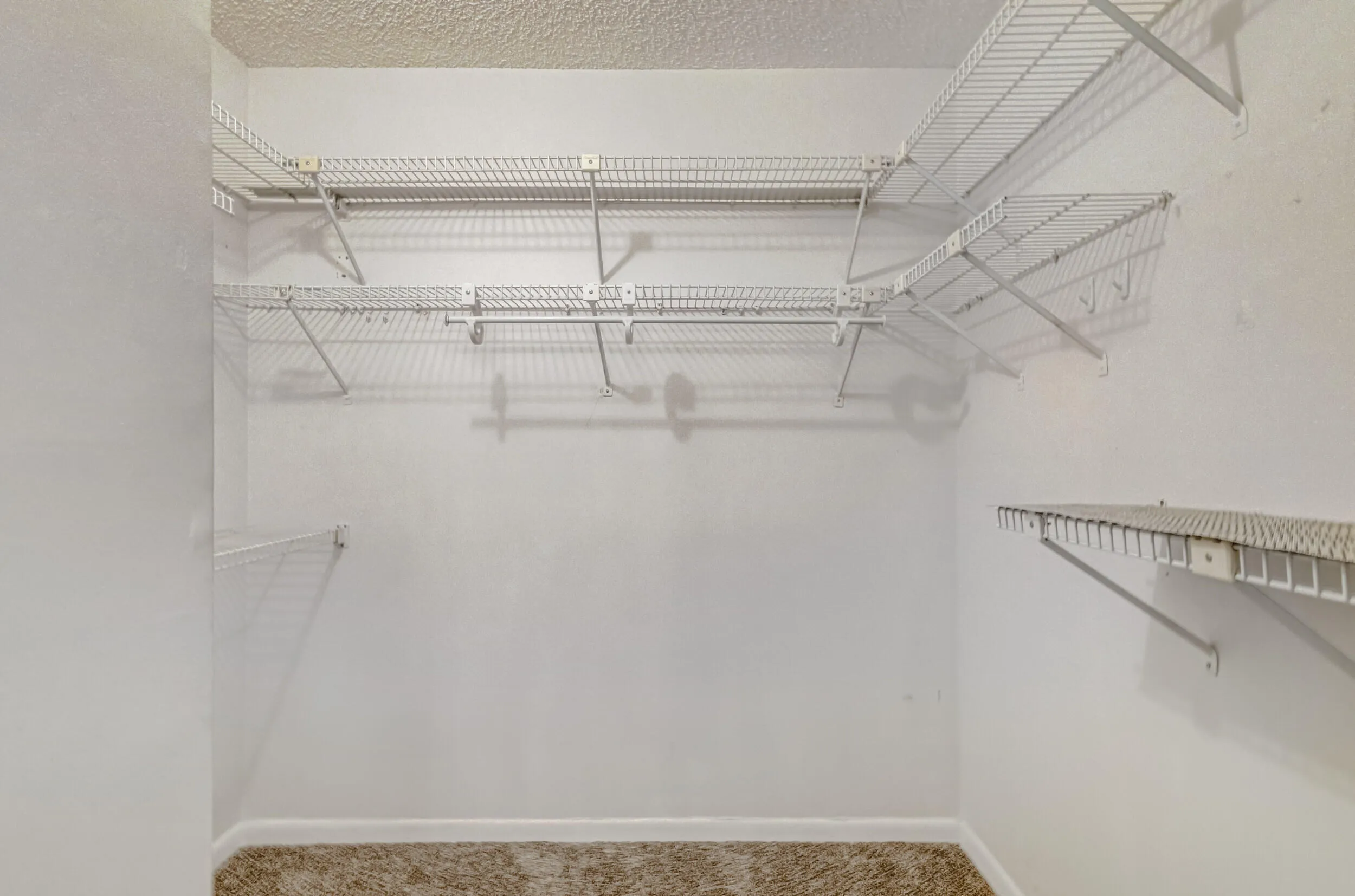 WALK IN CLOSET