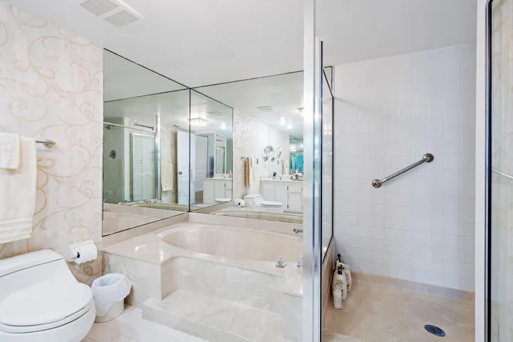 5280 N Ocean Dr 8b