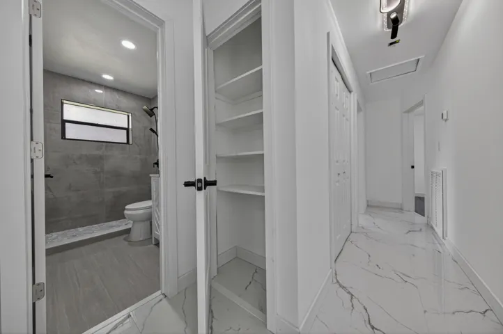 guest bath off hall