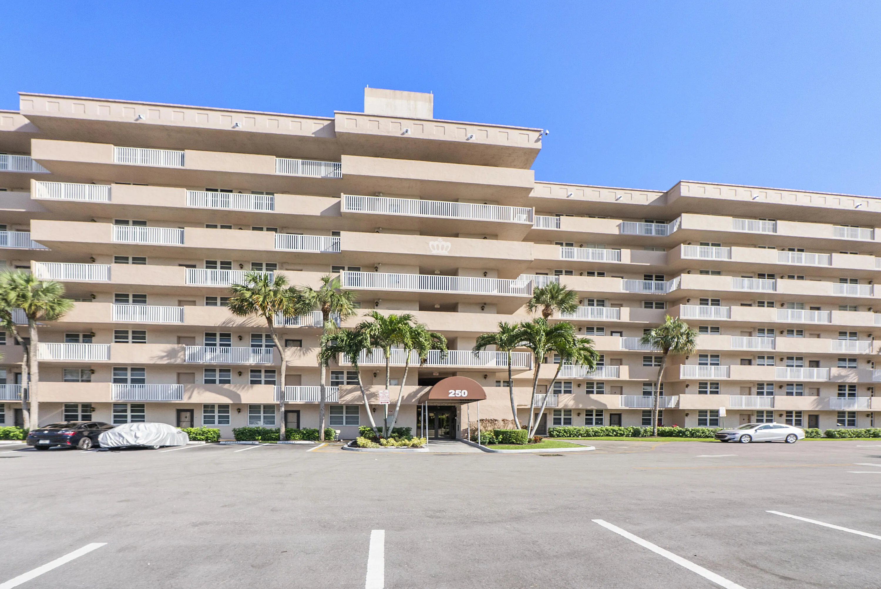 250 Jacaranda Dr u308_028