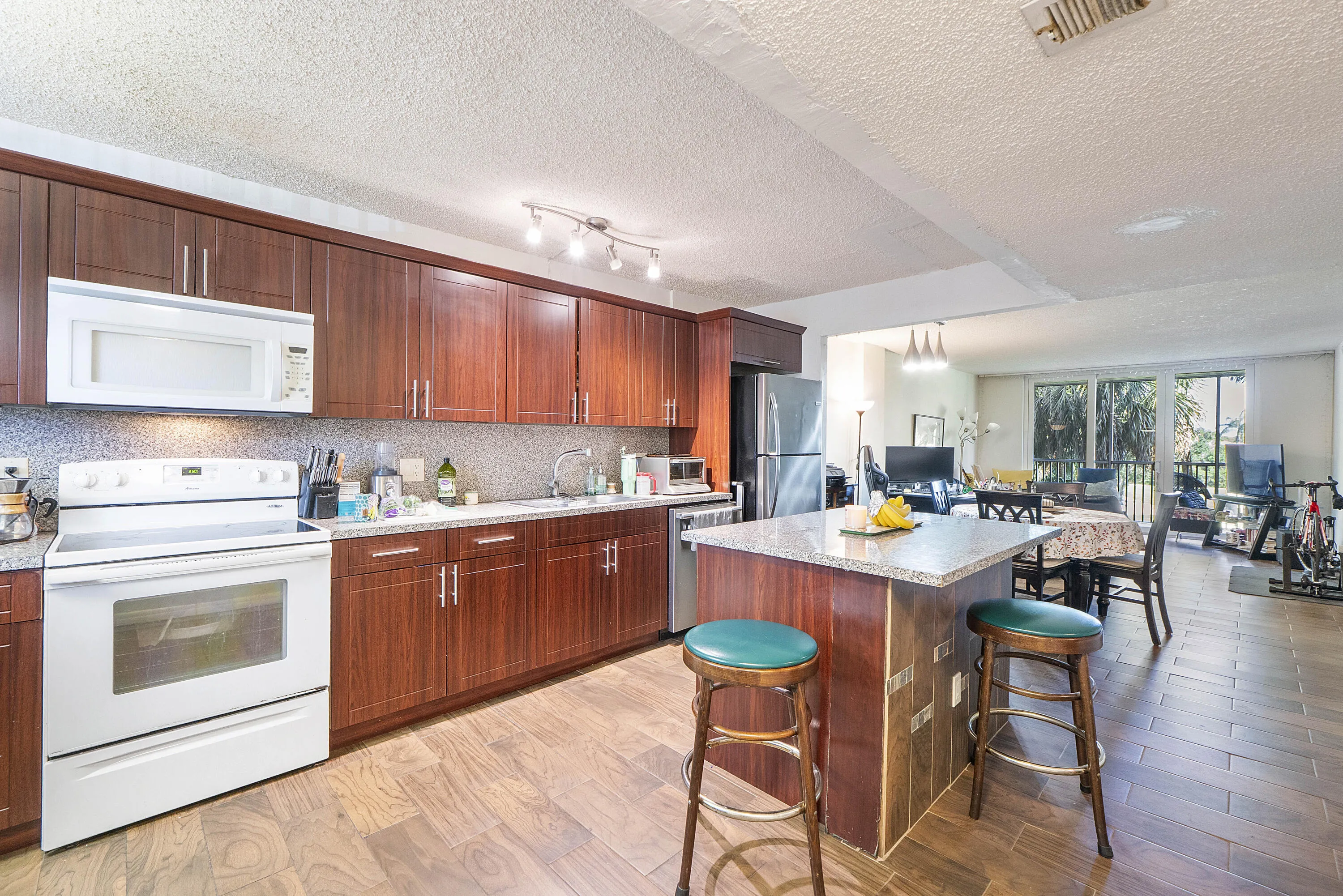 250 Jacaranda Dr u308_014