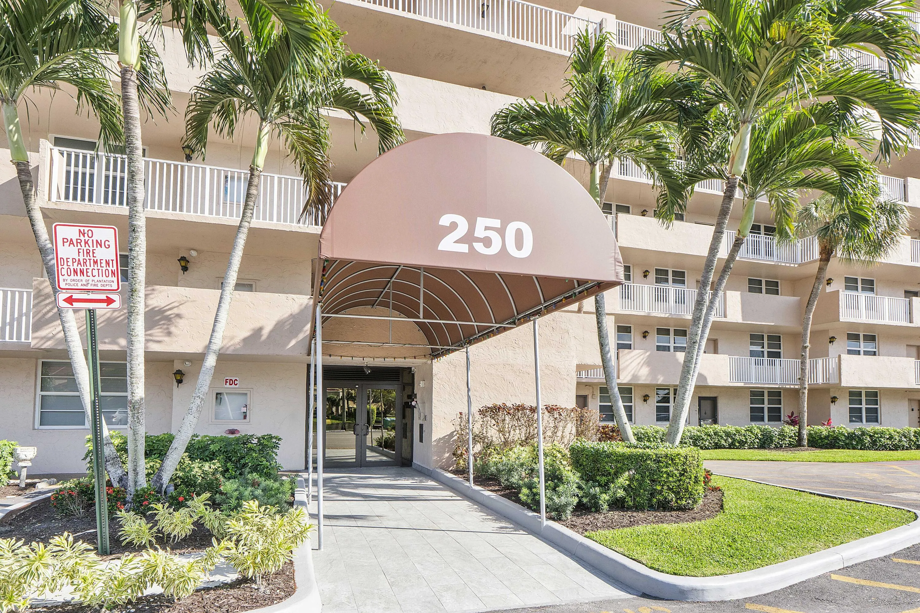 250 Jacaranda Dr u308_026