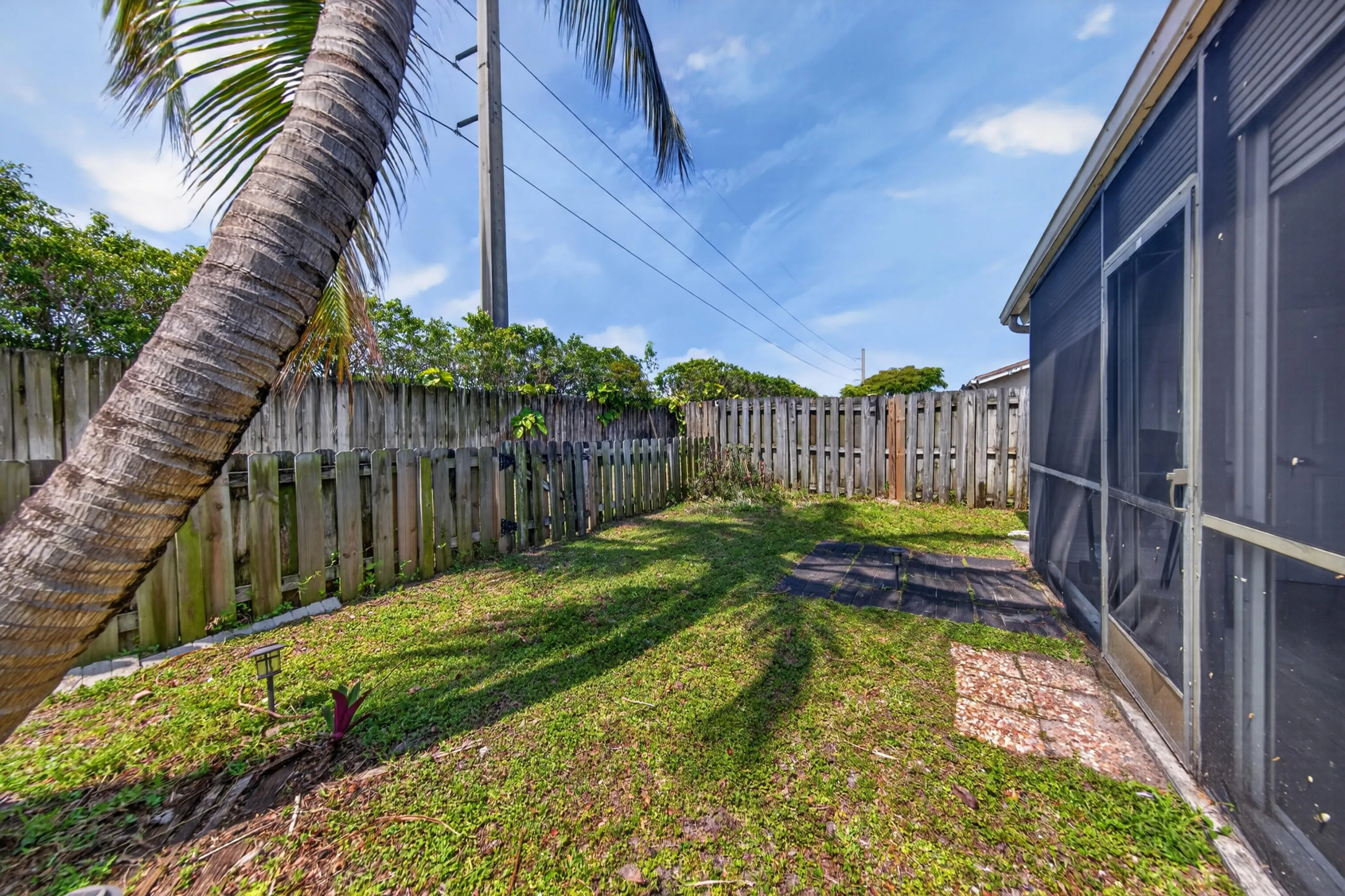Fenced backyard for pets & Privacy
