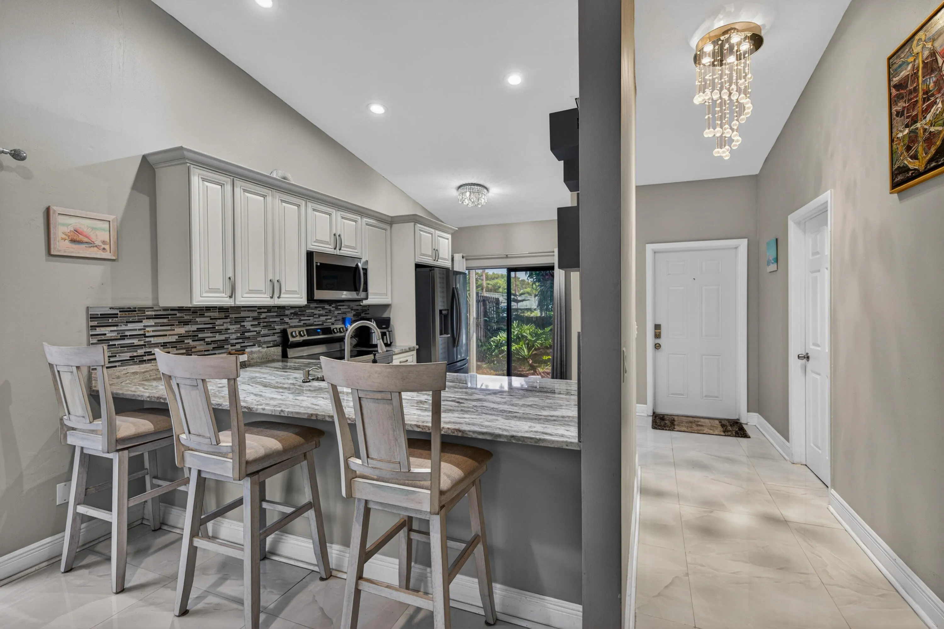 Breakfast bar for convenient dining
