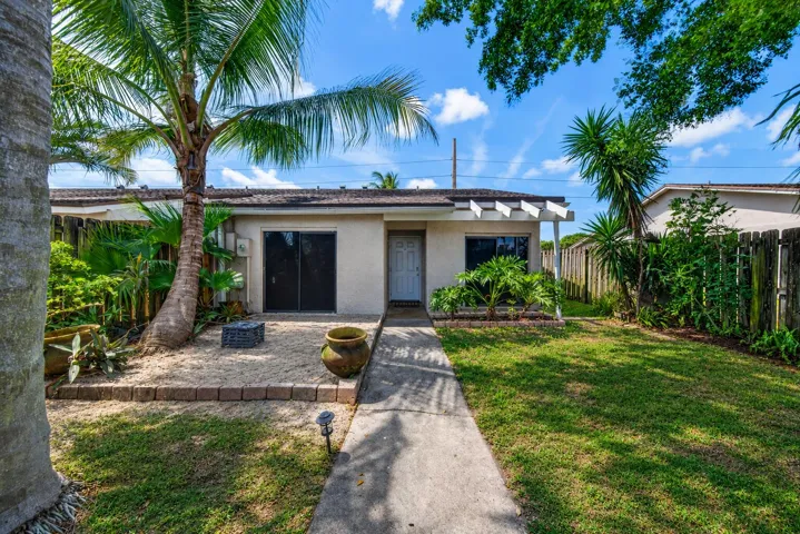 Corner unit with fenced front and backyard