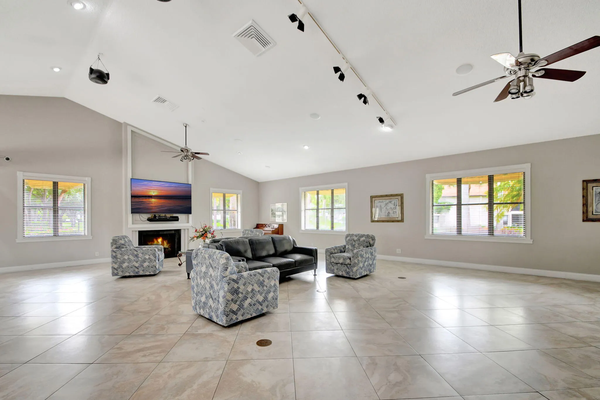 CLUBHOUSE