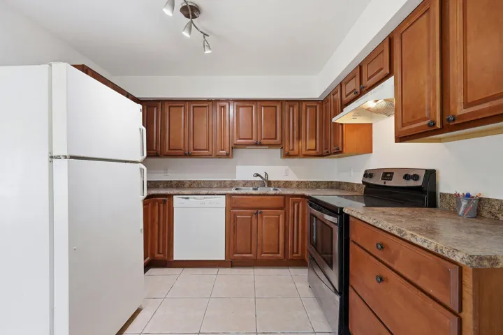 10-009_F8_115 SE 11th Ave