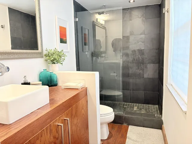 2nd or Guest Full Bath