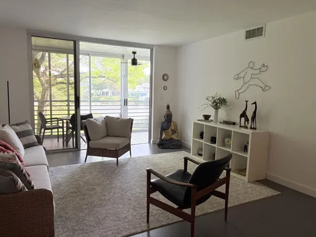 Bright and Spacious 1BR/2Baths
