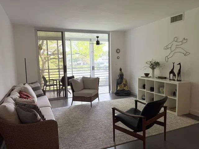 Unfurnished 1BR 2Bath with Washer & Dryer