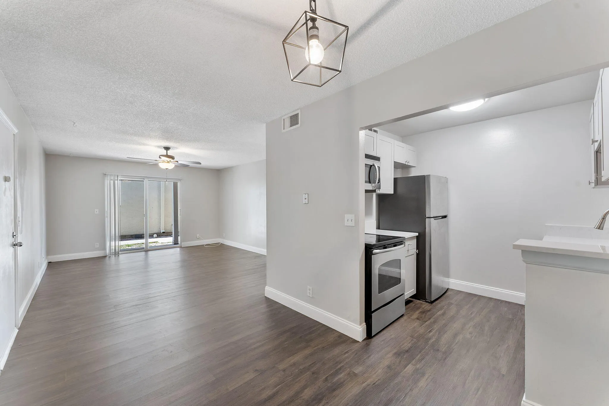 Living & Kitchen Area