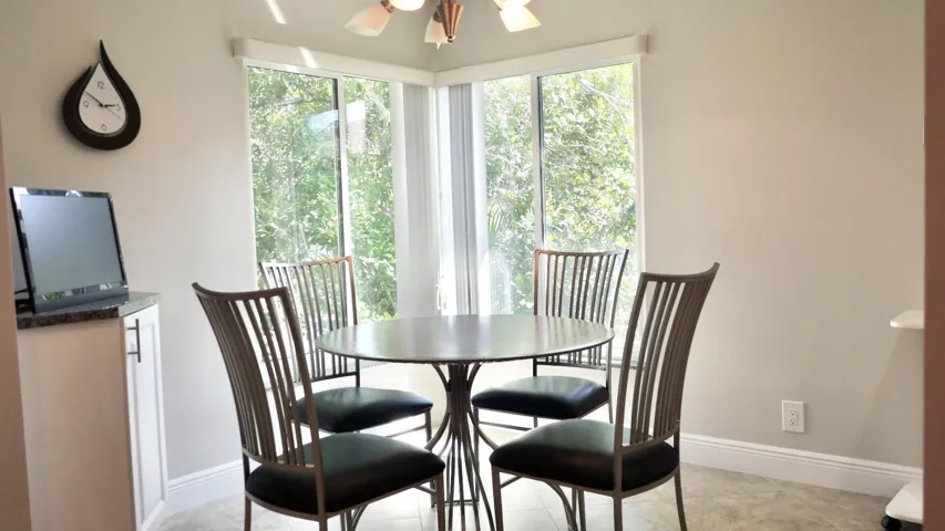 Eat-in area