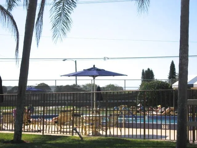 Satellite pool