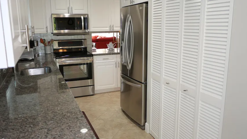 Washer/dryer behind louvres