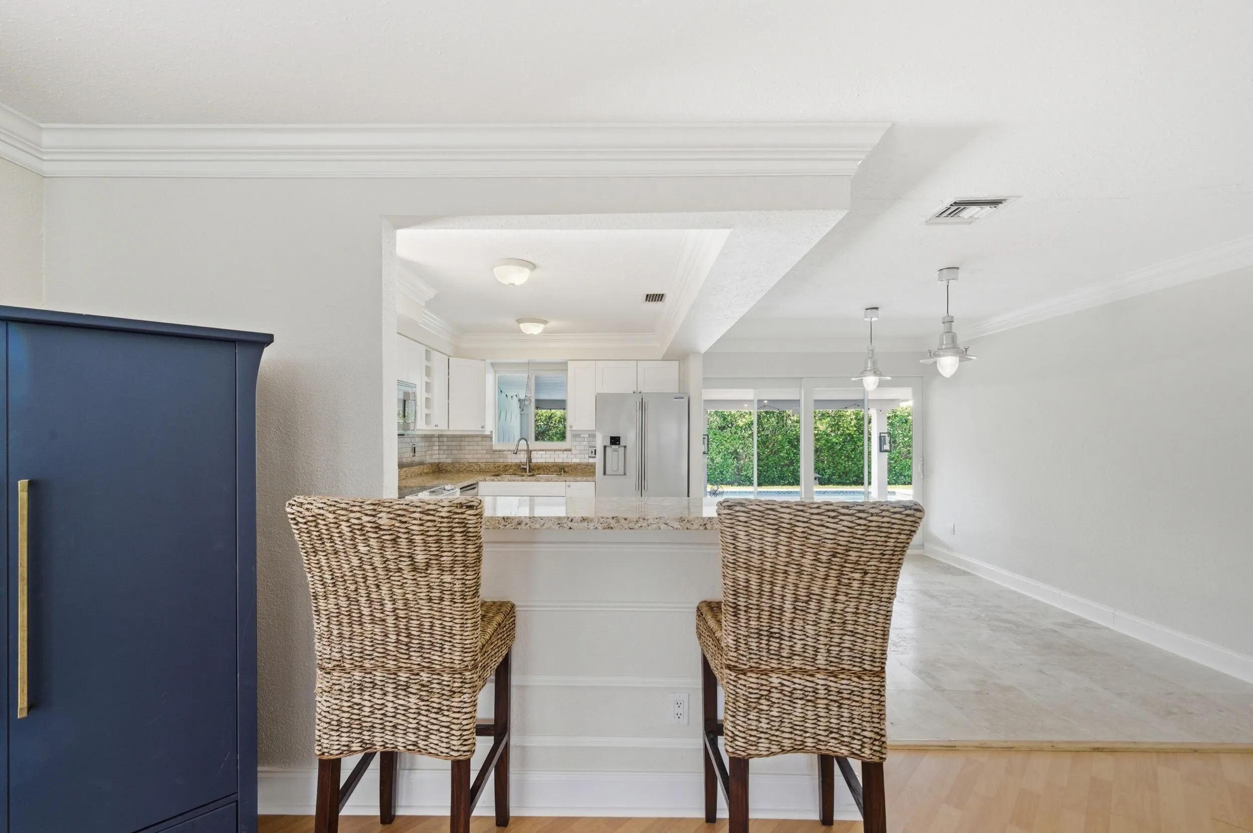 Kitchen bar