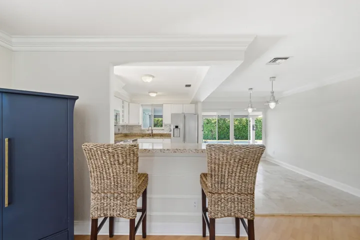 Kitchen bar
