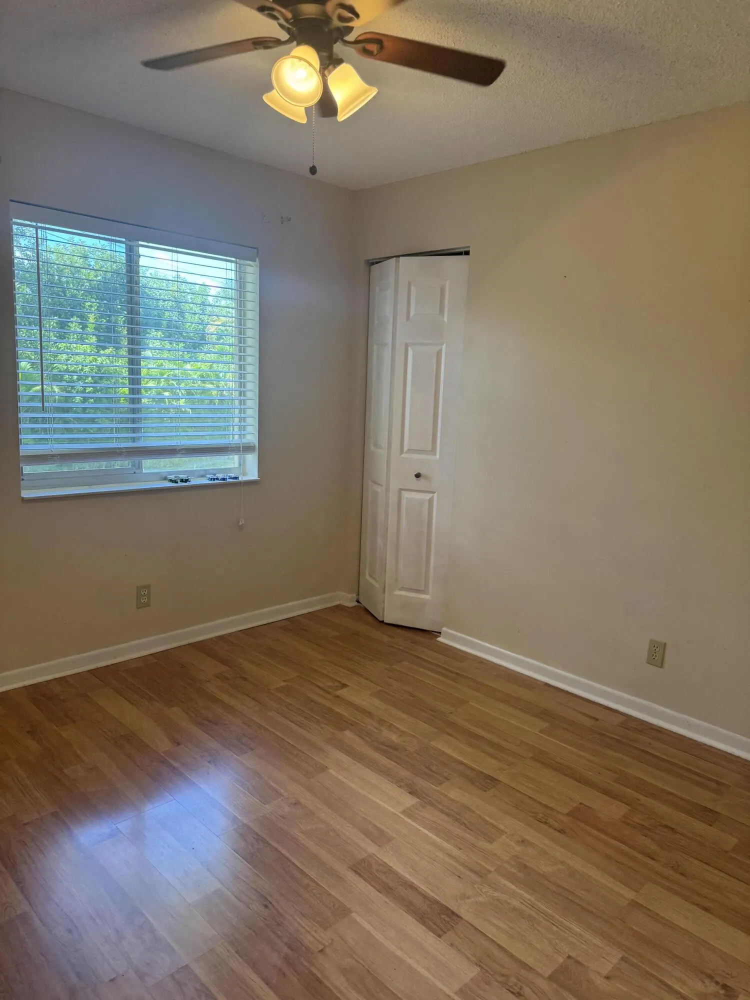 Guest bedroom with walk in closet