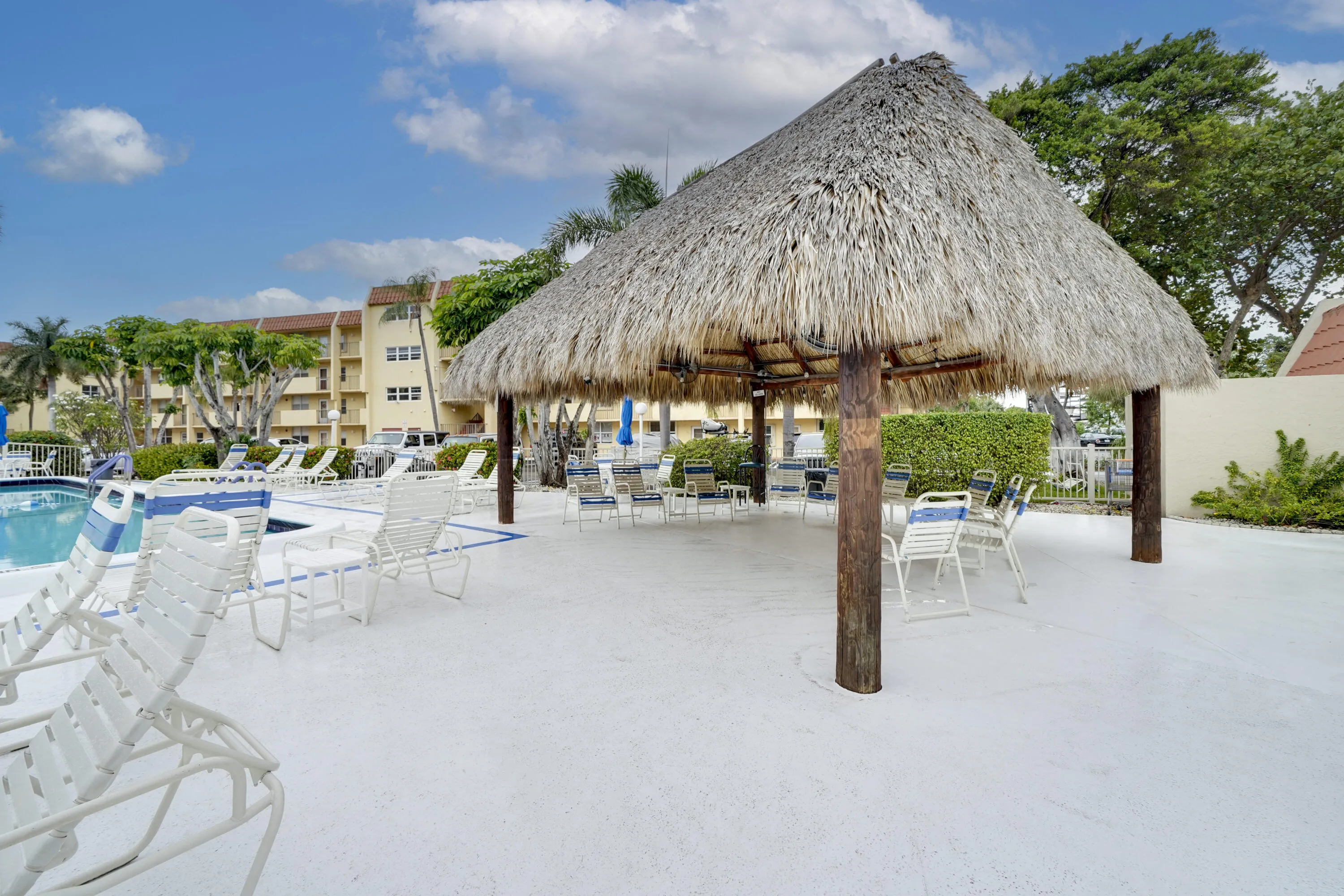 Tiki Hut (2)
