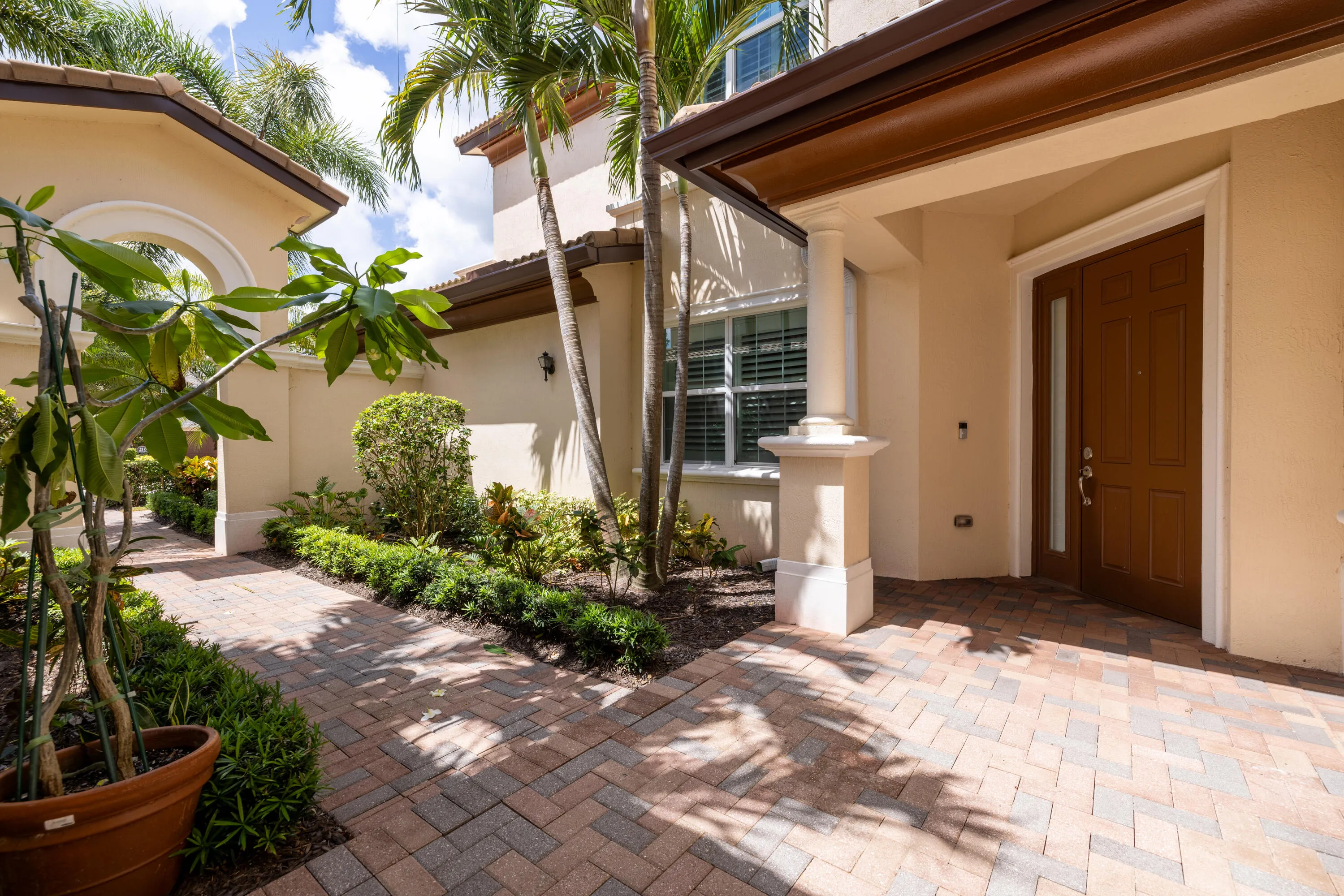 111 Tresana Blvd, 27
