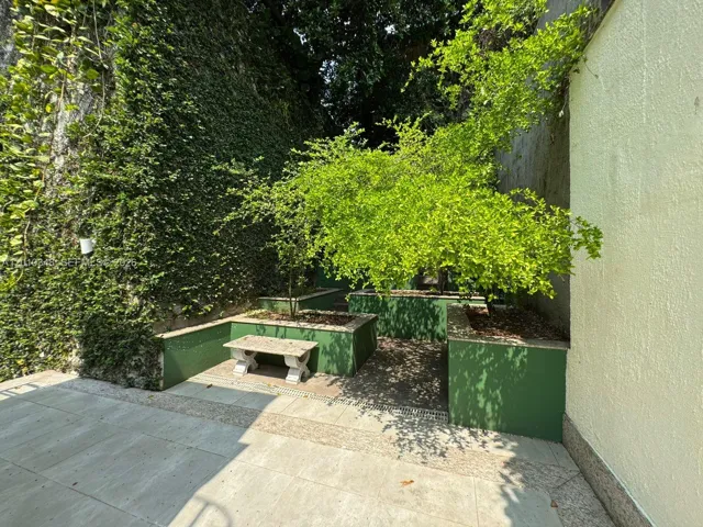 Photo 37