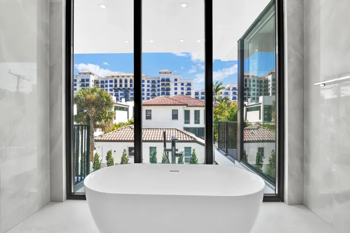 Primary Bathroom (Tub)