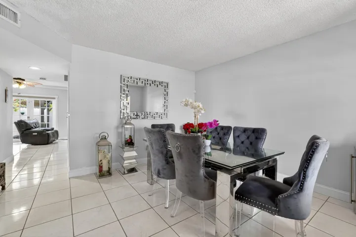 20_7101_W_24th_Ave_unit_45-Dining_room-7