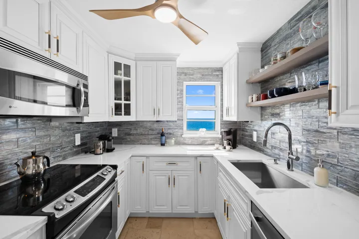Gorgeous kitchen with direct Ocean View
