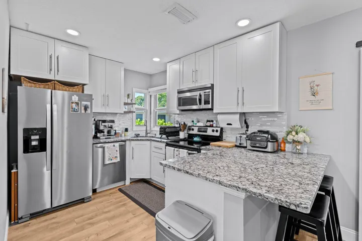 11-web-or-mls-A7405392