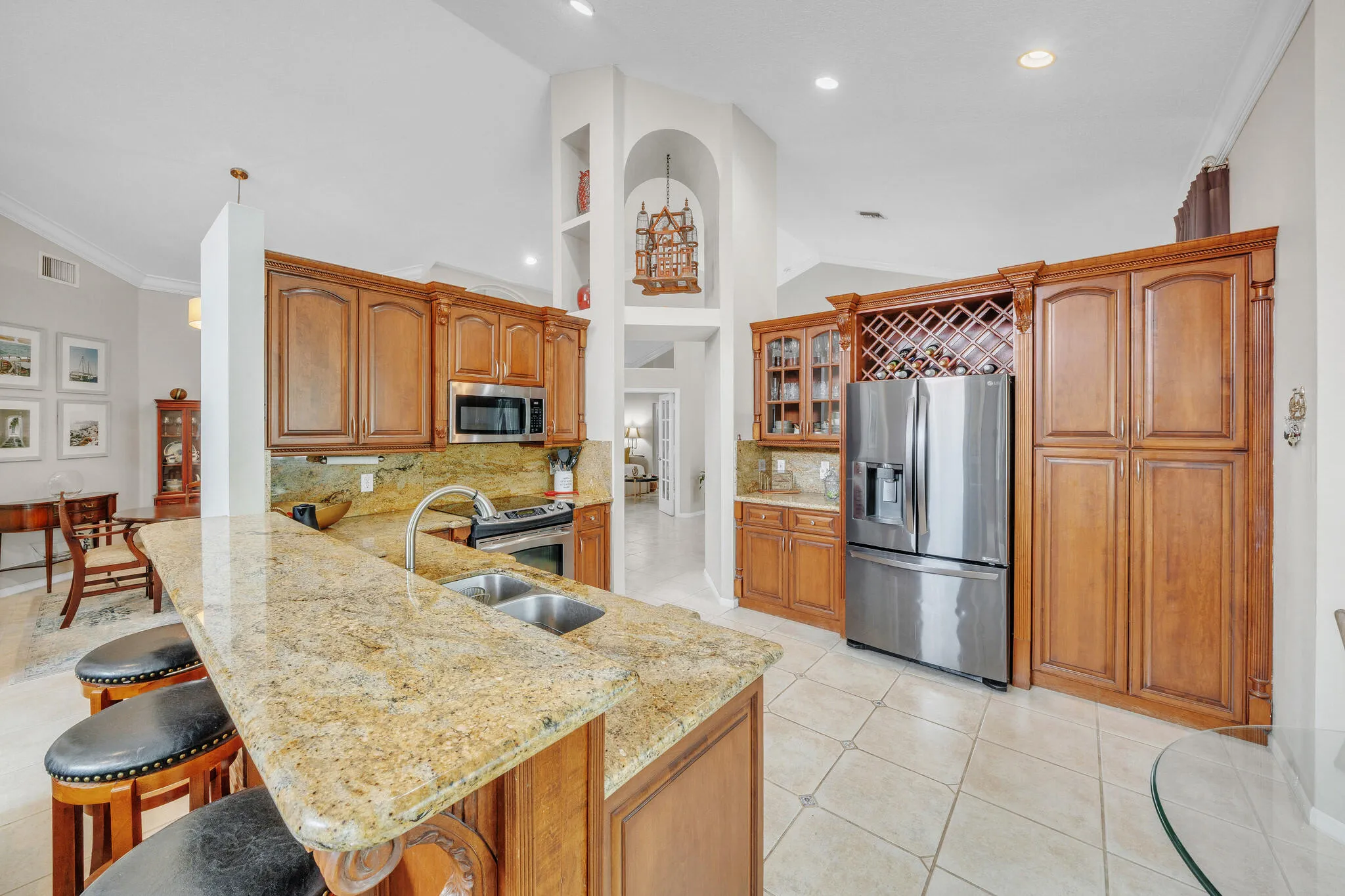 14 Kitchen (2)
