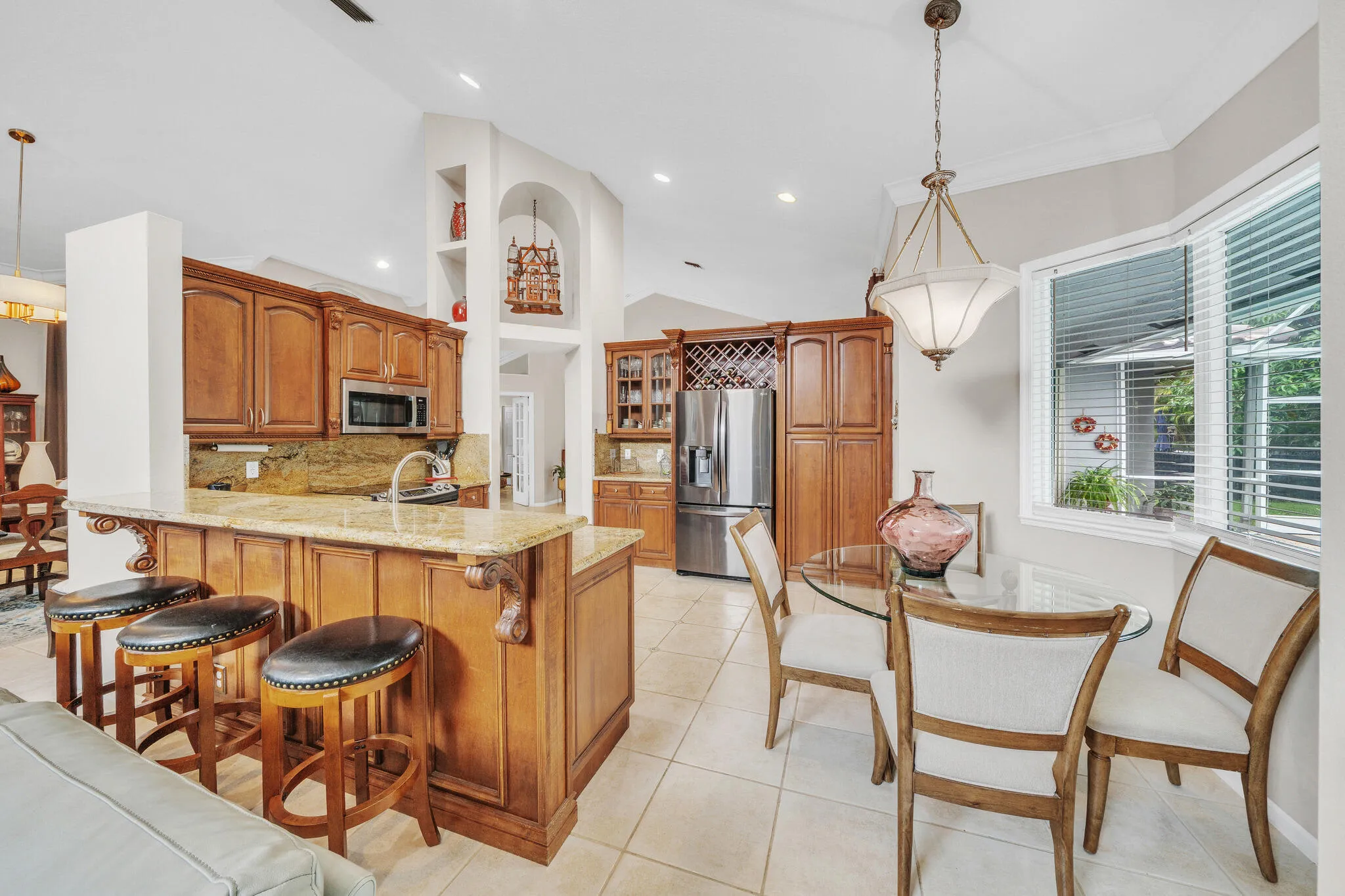14 Kitchen (1)